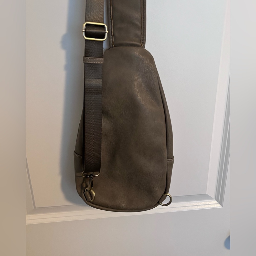 Antik Kraft | Adjustable Crossbody Sling Bag- Olive - Picture 3 of 5